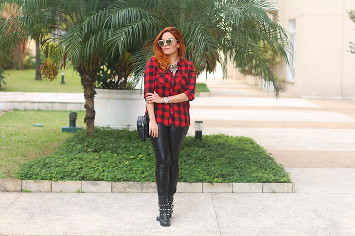 look-calca-couro-camisa-xadrez-claudinha-stoco-3